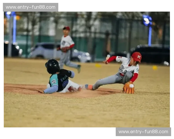 集锦垒球：燃动赛场的每一刻